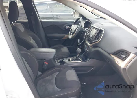 2017 Jeep Cherokee Sport 4X4 from USA, damaged, VIN 1C4PJMAB6HW646803